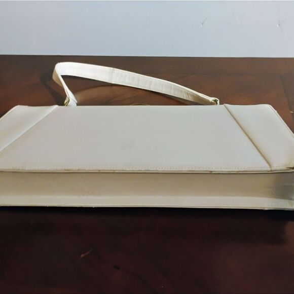 White Structured Clutch with Geometric Design - Picture 5 of 12